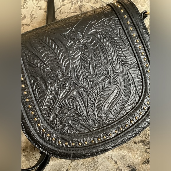 Cute leather saddle bag style crossbody 🌸 - Picture 6 of 13